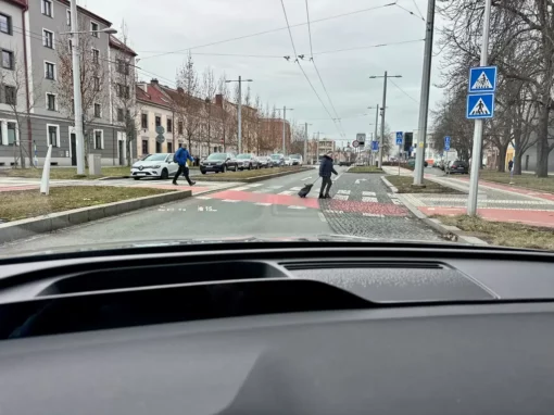 Chodci a přednost na přechodech